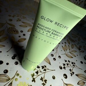 Glow Recipe Avocado Ceramide Cleanser in Light Green